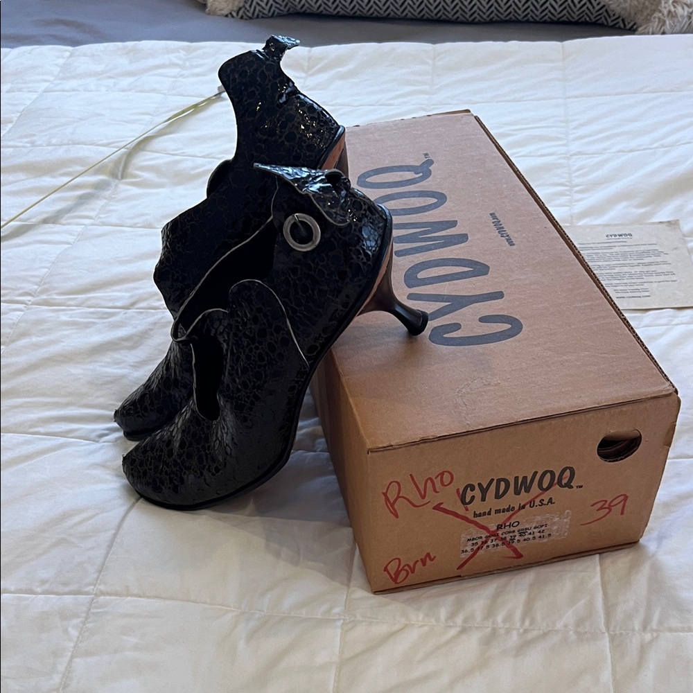 Rare Cydwoq handmade patent leather alligator pattern.